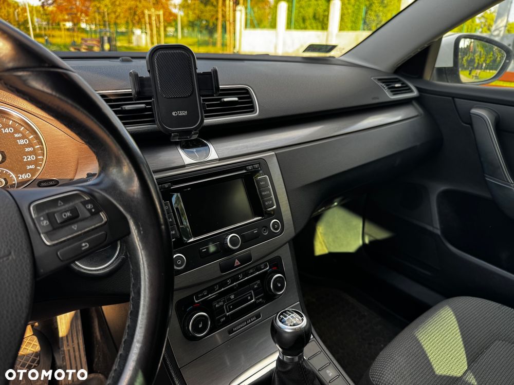 Volkswagen Passat 2.0 TDI DPF Comfortline - 8