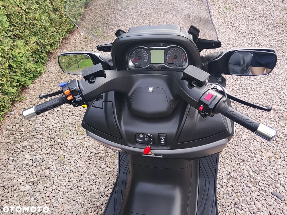 Suzuki Burgman - 5