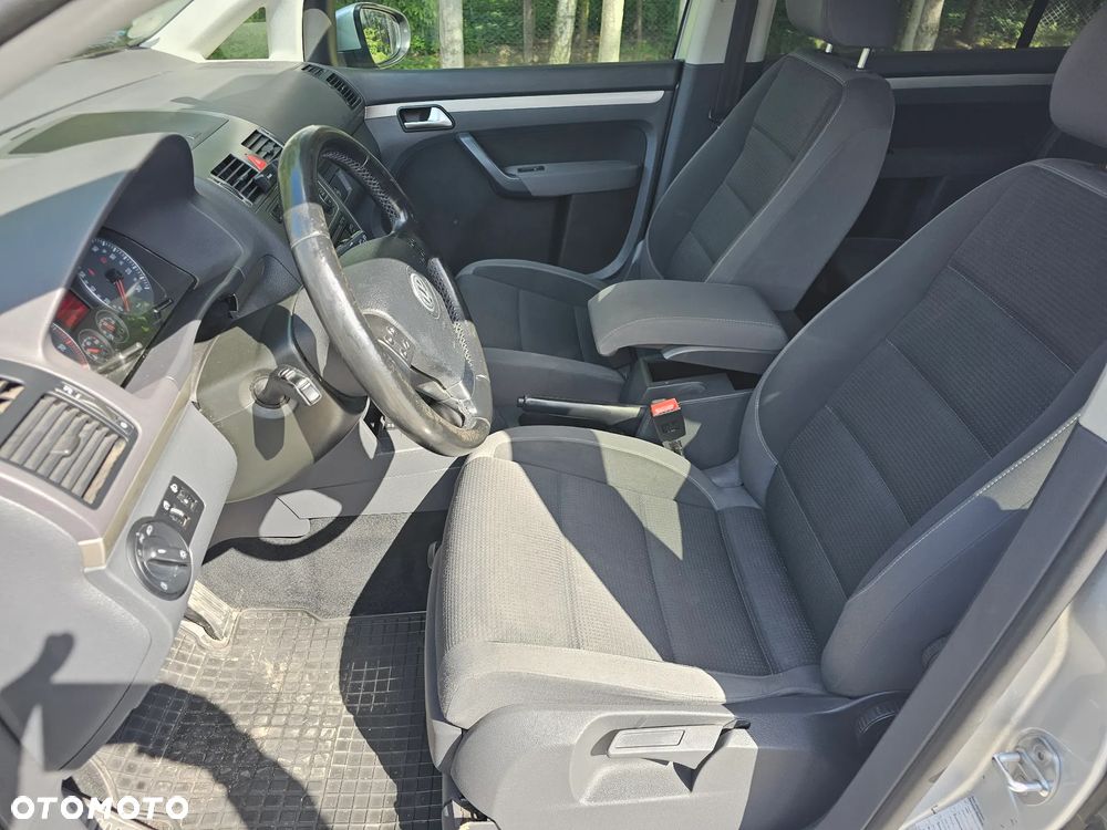 Volkswagen Touran 1.6 Conceptline - 13