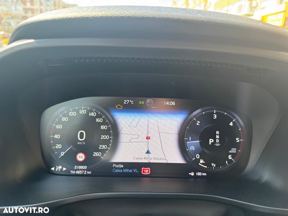 Volvo XC 40 D4 AWD R-Design - 11