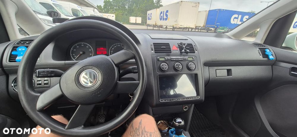 Volkswagen Touran 1.6 FSI Basis - 4