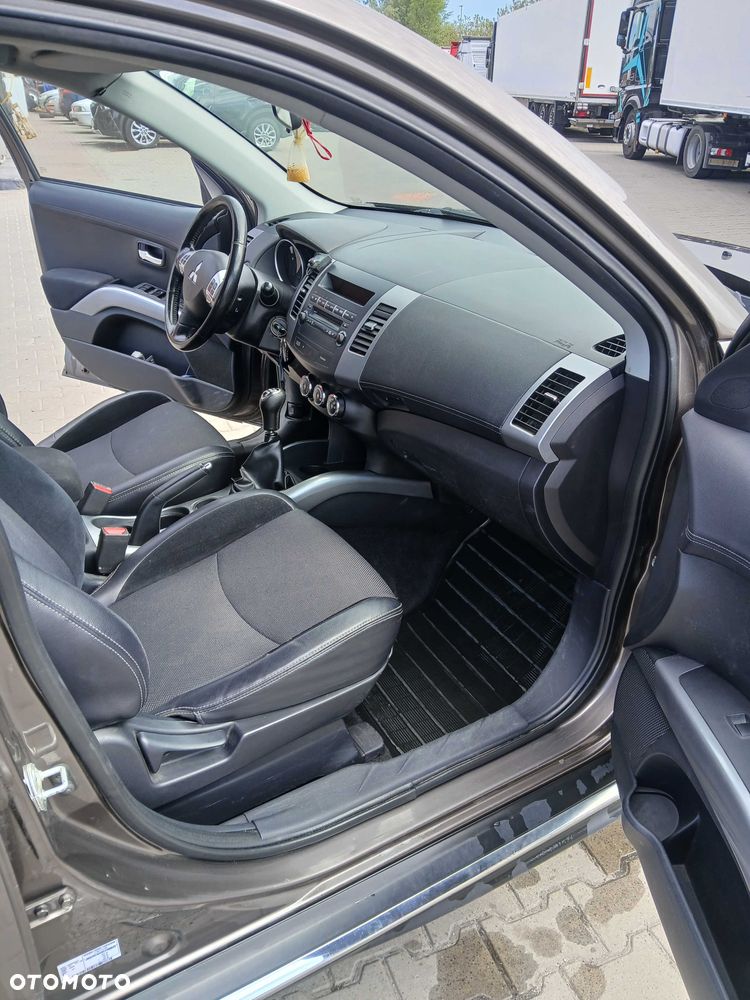 Mitsubishi Outlander - 6