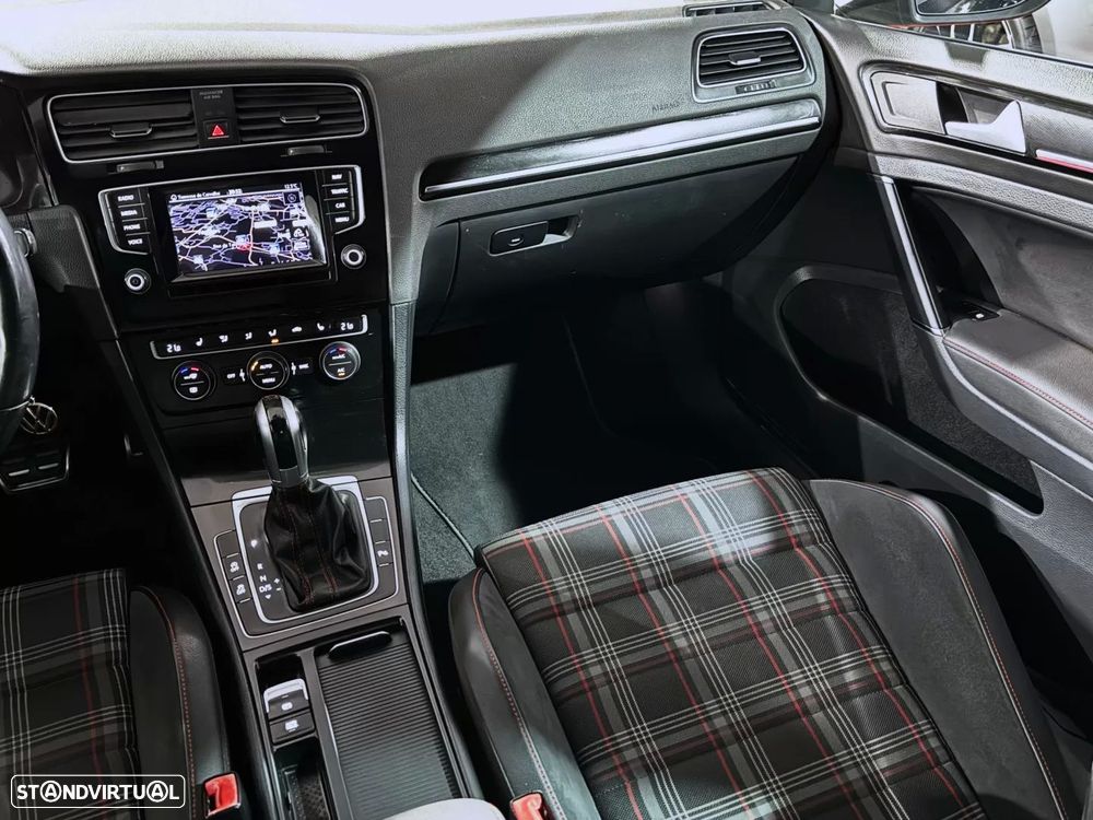 VW Golf 2.0 TSi GTi DSG - 12