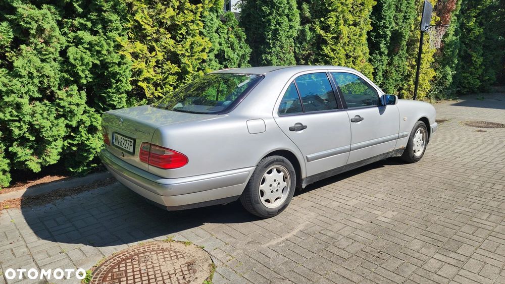 Mercedes-Benz Klasa E 290 TD Classic - 6