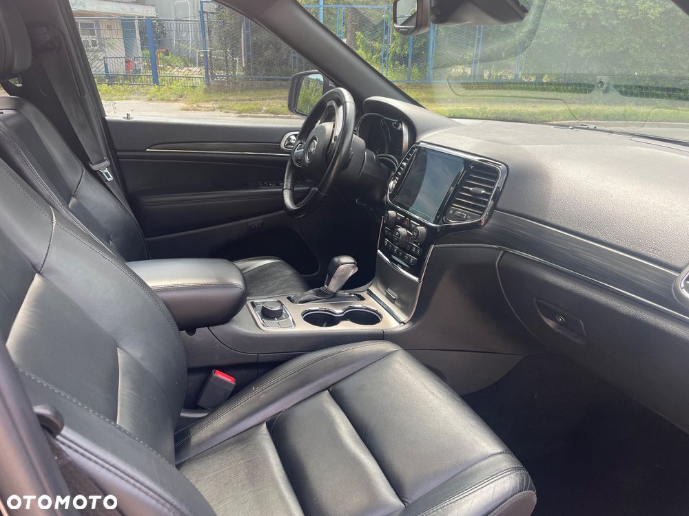 Jeep Grand Cherokee - 17