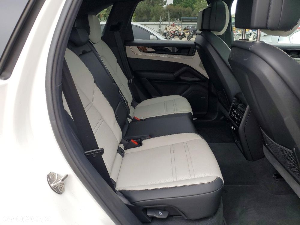 Porsche Cayenne Tiptronic S - 12