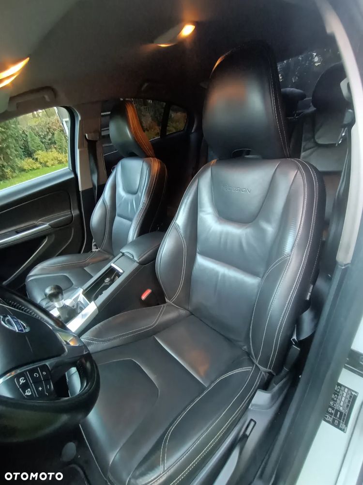 Volvo S60 D4 R-Design - 14