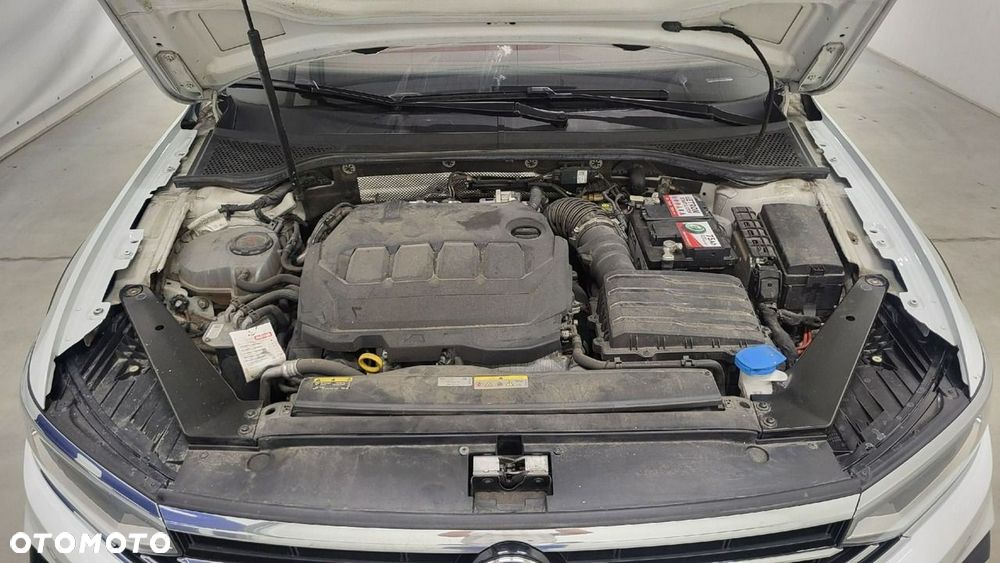 Volkswagen Passat - 25