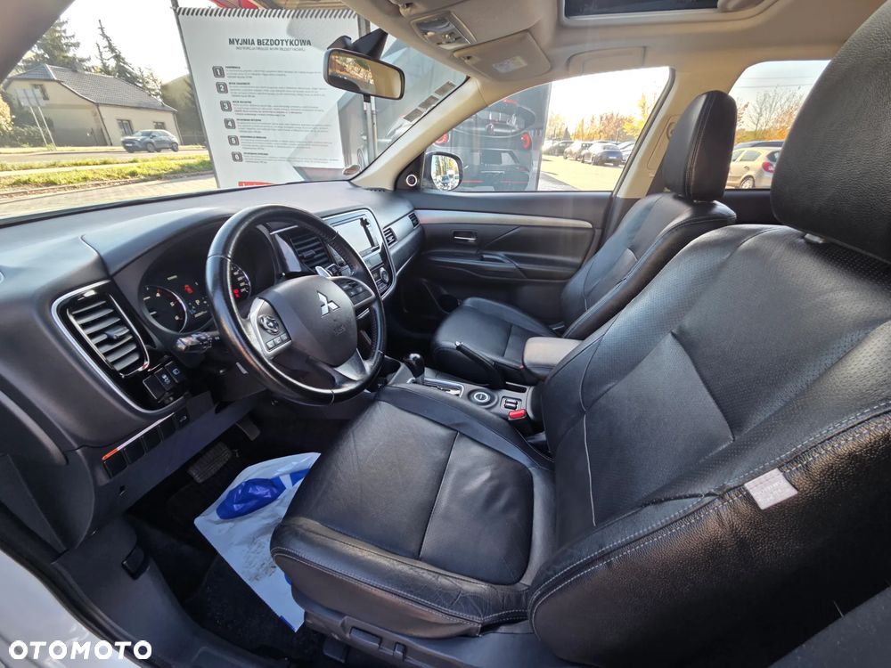 Mitsubishi Outlander 2.2 DI-D 4WD Automatik Diamant Edition - 31