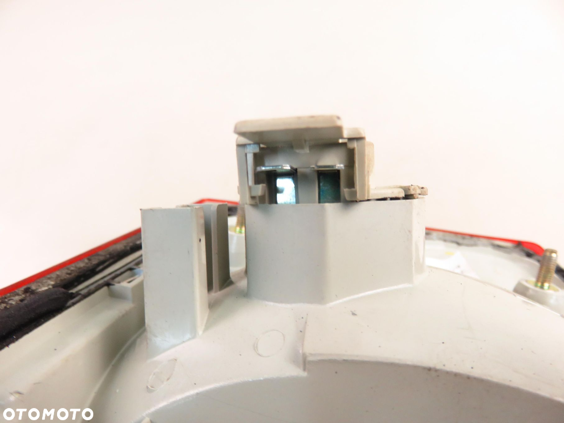 LAMPA LEWA TYLNA KLAPA AUDI 80 B4 8A0945093J - 3