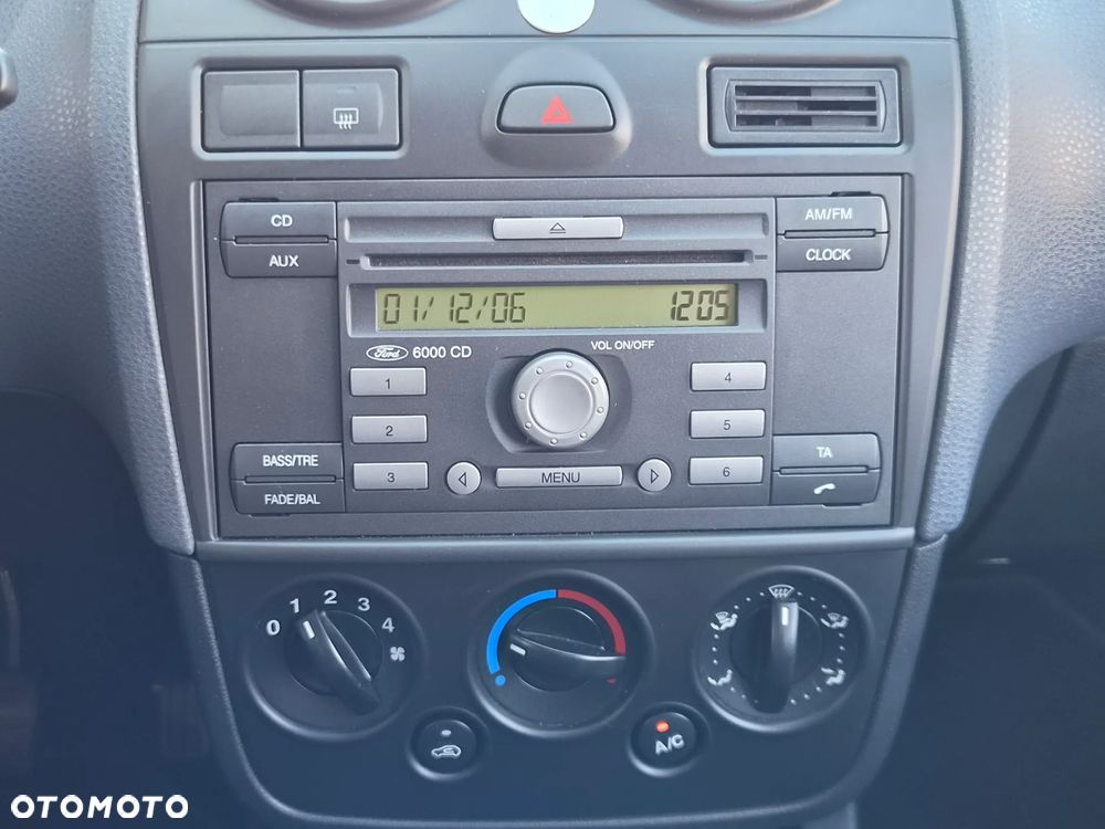 Ford Fiesta 1.3 Ghia - 10