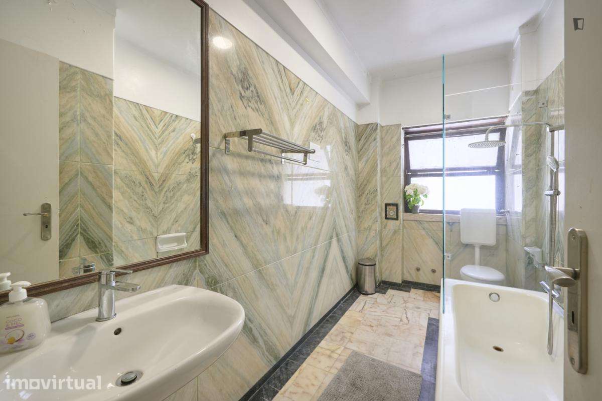 Quarto - localizado em Marquês de Pombal Lisbon - Grande imagem: 4/41