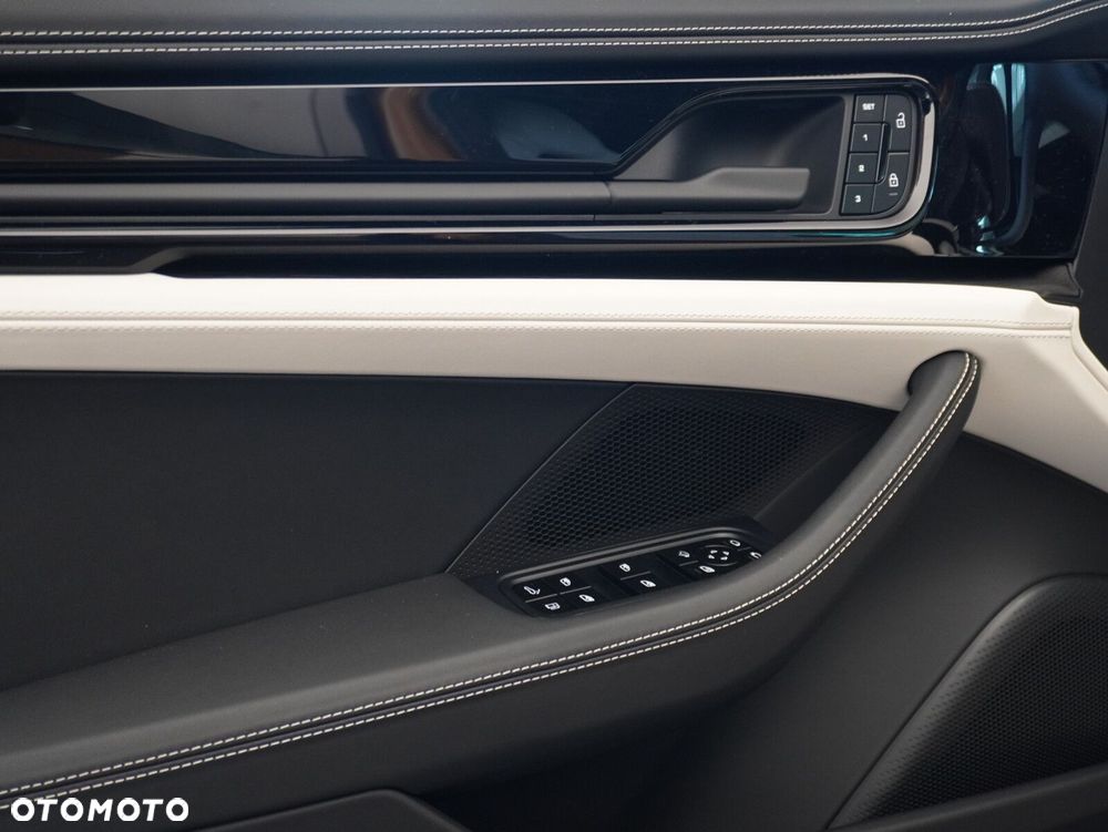 Porsche Panamera 4 E-Hybrid PHEV - 23