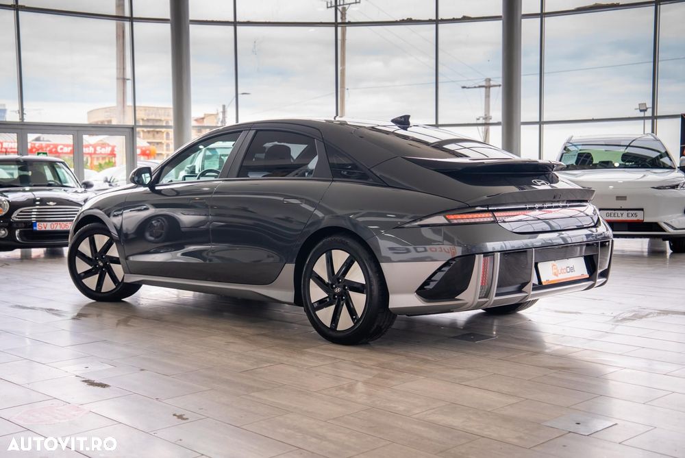 Hyundai IONIQ - 10