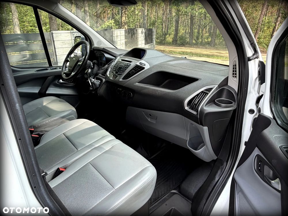 Ford TRANSIT CUSTOM - 24