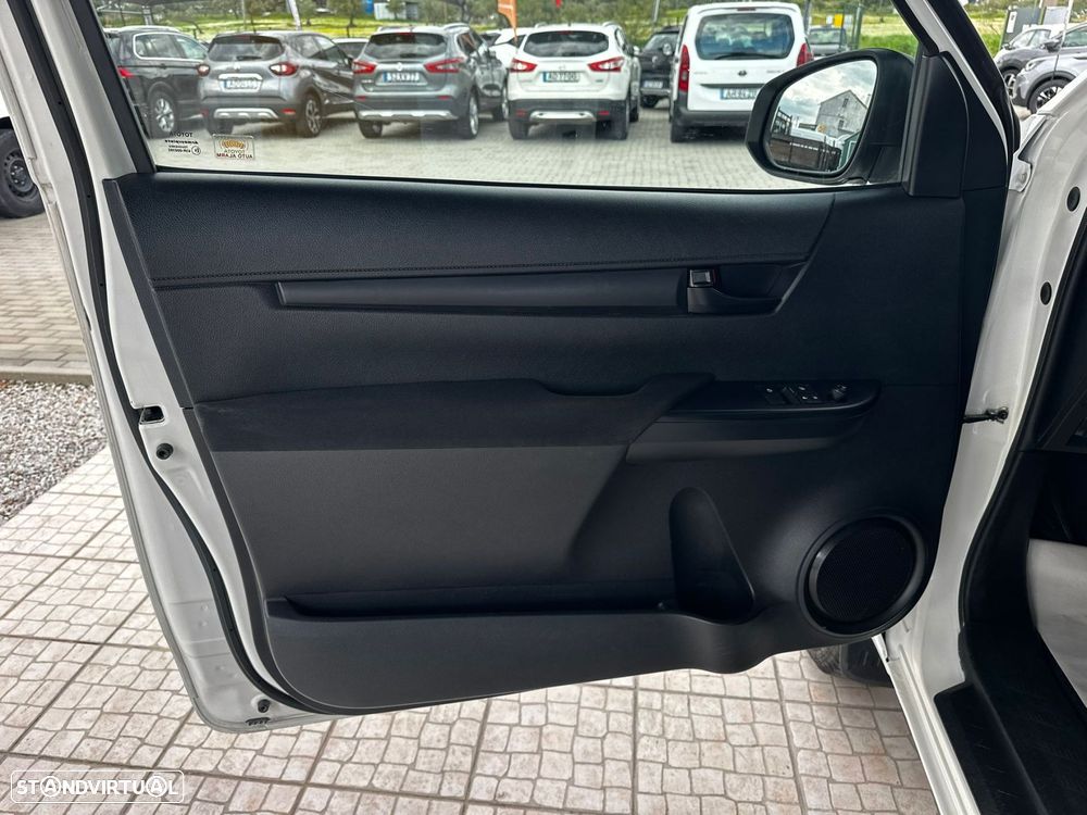 Toyota Hilux - 11