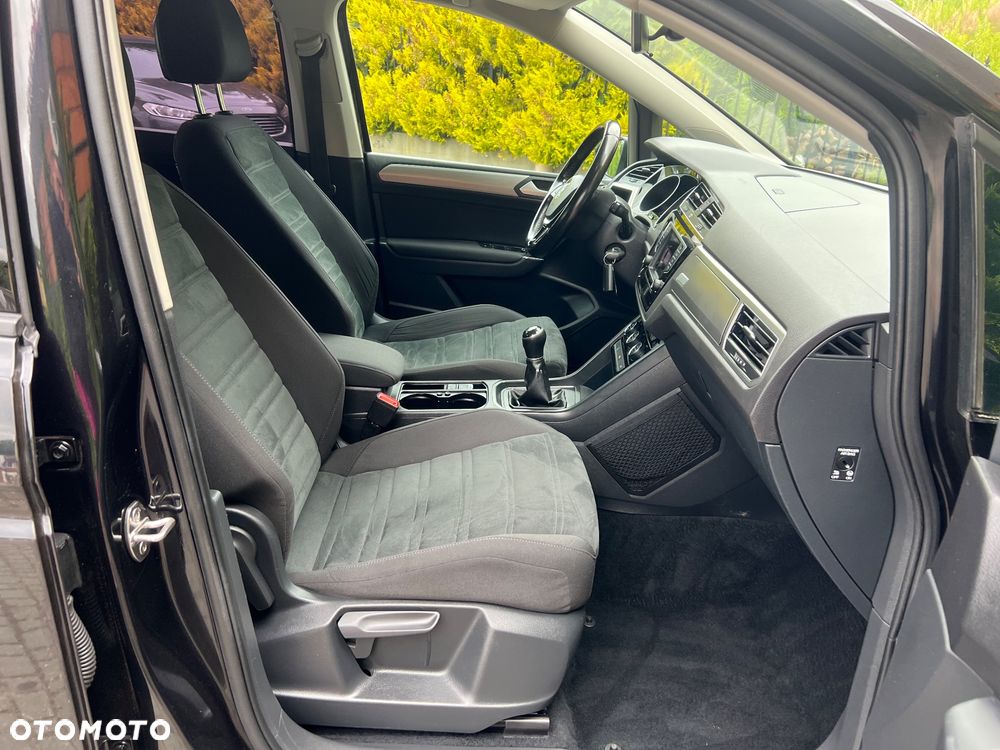 Volkswagen Touran - 11