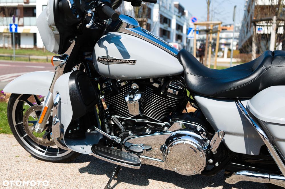 Harley-Davidson Touring Street Glide - 10