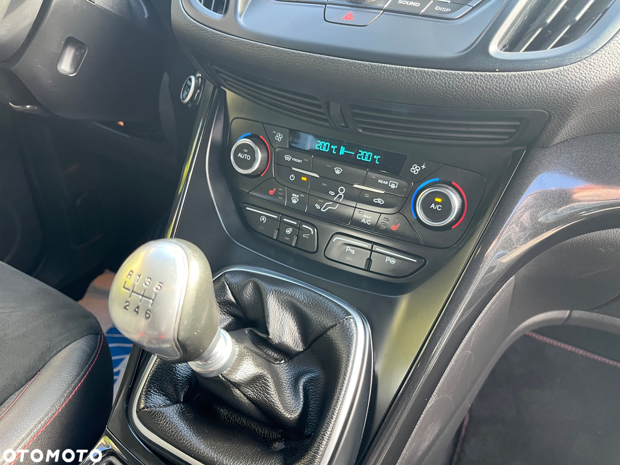Ford Kuga 1.5 EcoBoost 2x4 ST-Line - 9