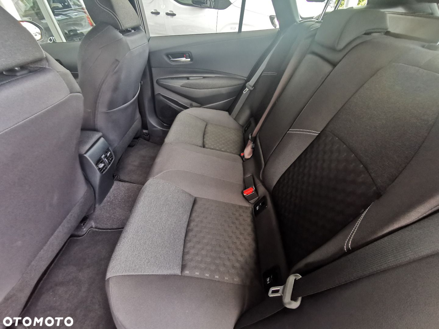 Toyota Corolla - 12