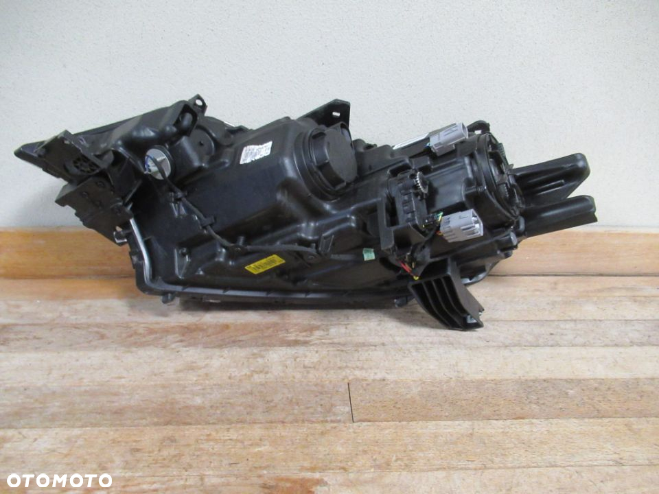 LAMPA PRZEDNIA PRZÓD PRAWA MITSUBISHI OUTLANDER III LIFT 2015- - 16