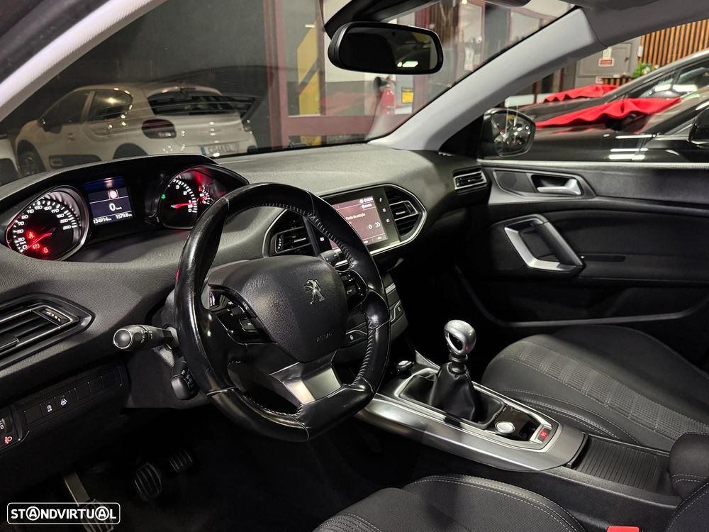 Peugeot 308 1.2 PureTech Allure J18 - 15