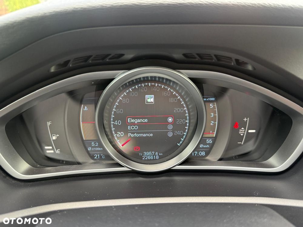 Volvo V40 D2 Momentum - 22