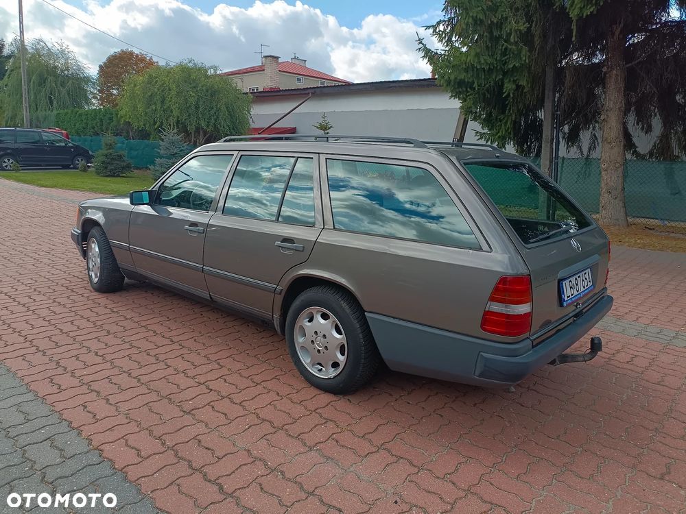 Mercedes-Benz W124 1985 photo 2