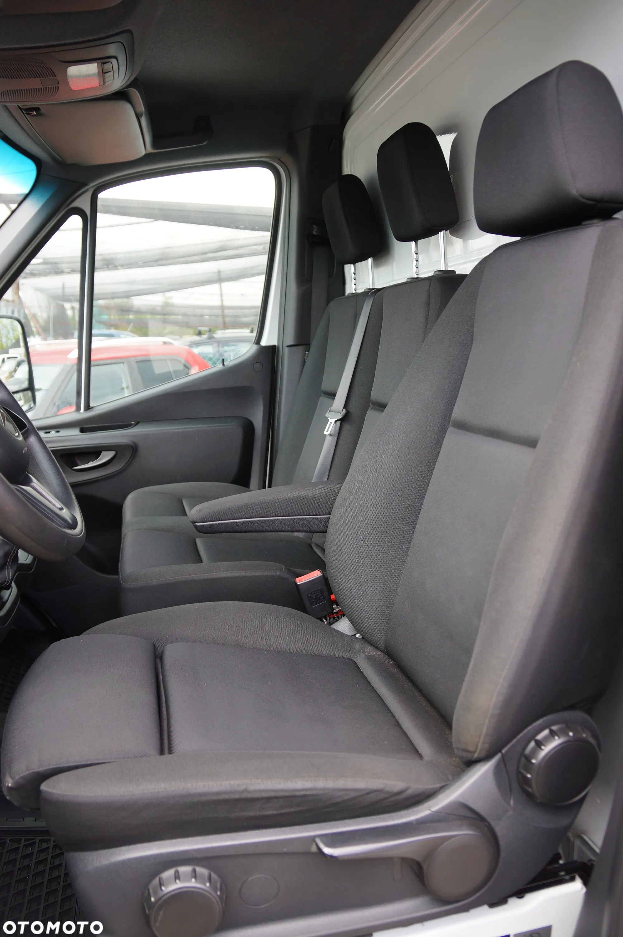 Mercedes-Benz Sprinter - 20