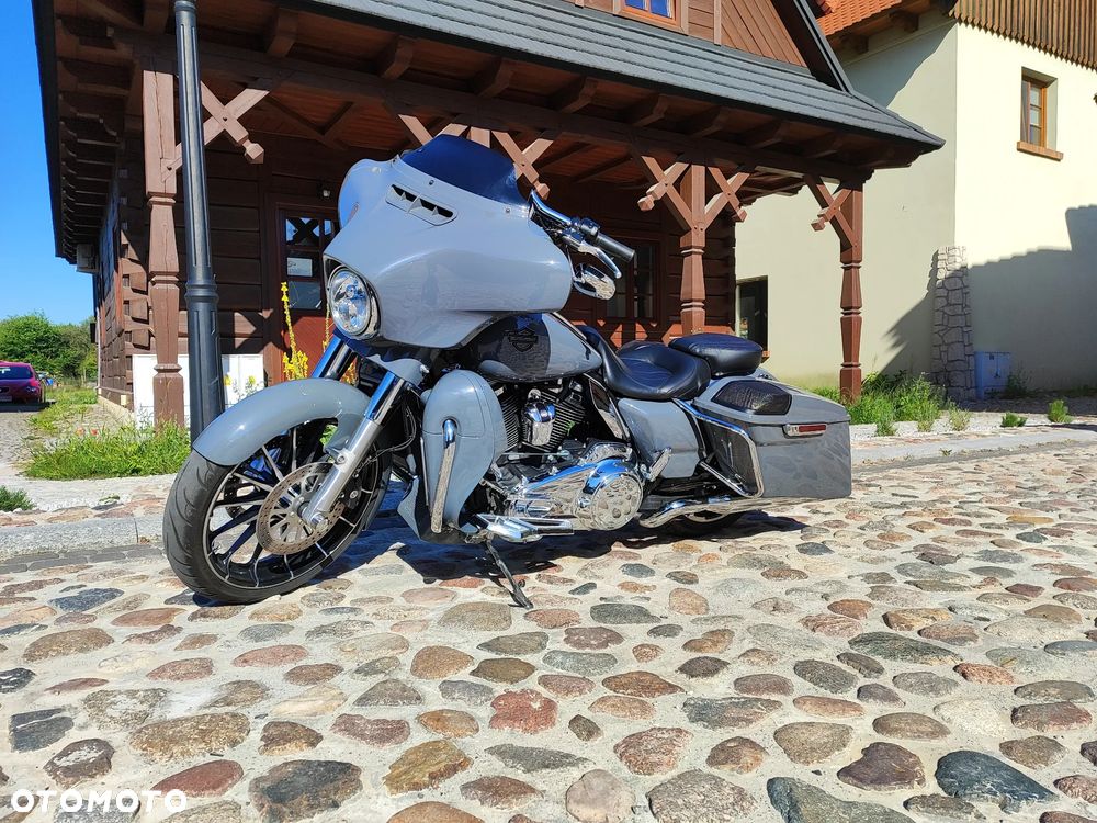 Harley-Davidson Touring Street Glide - 3