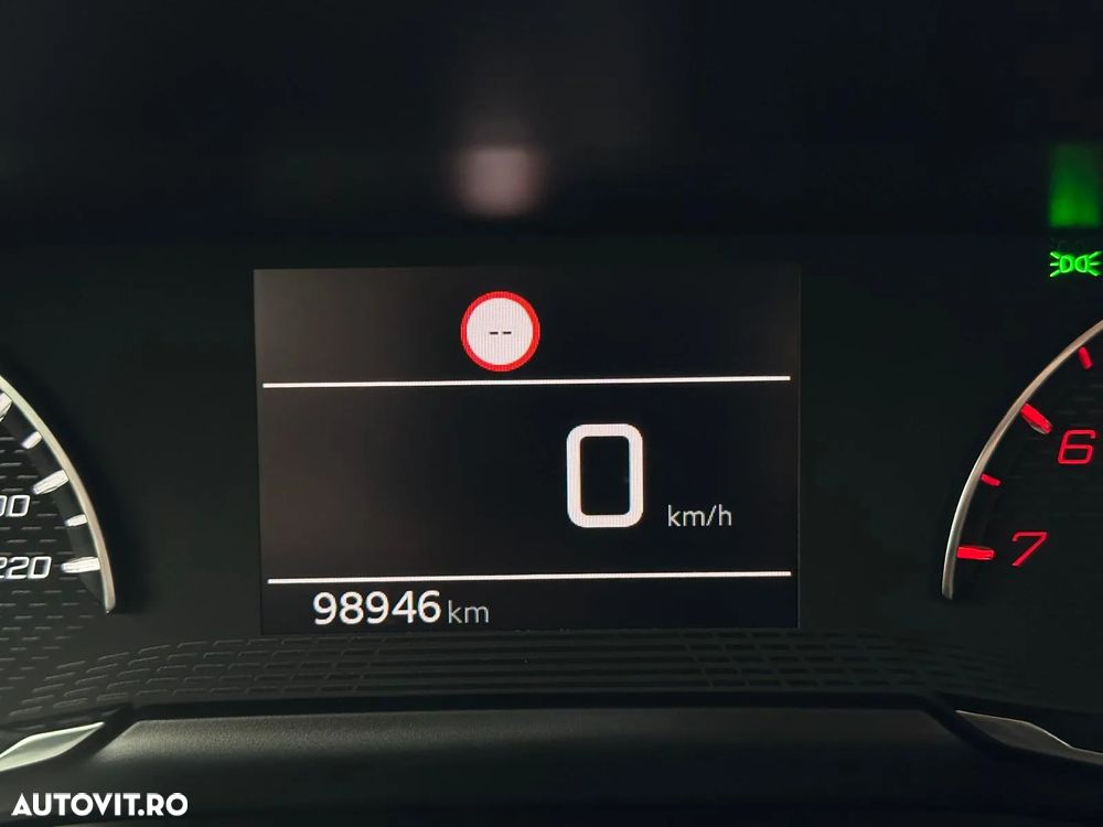 Peugeot 2008 1.2 L PureTech STT Allure - 33