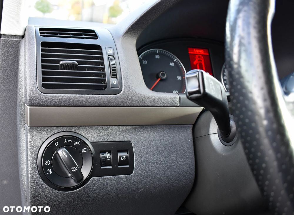 Volkswagen Touran 2.0 TDI DPF Cross - 27