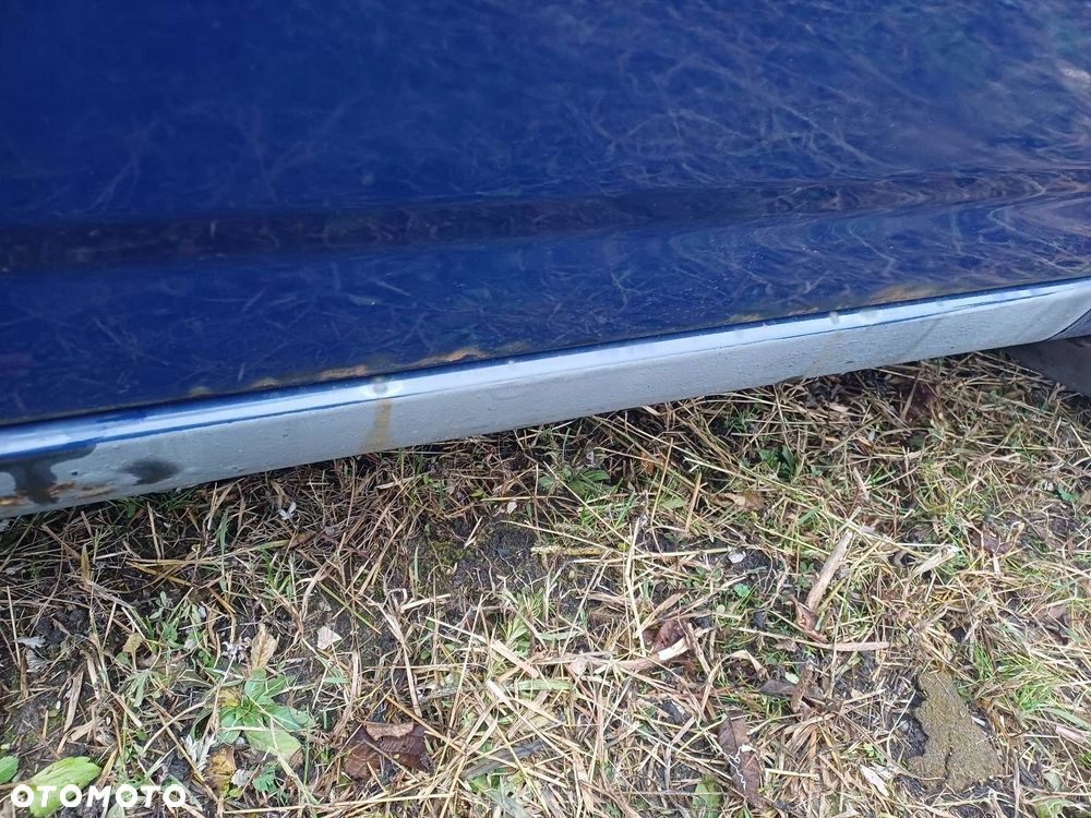 DRZWI KOMPLETNE PRAWY PRZÓD TOYOTA COROLLA E12 8Q4 - 4