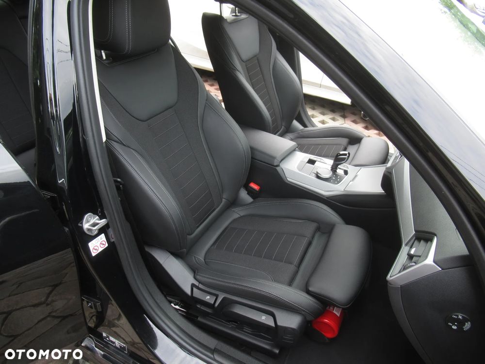 BMW Seria 3 330i xDrive - 11