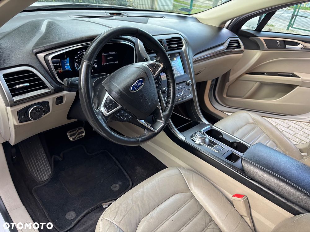 Ford Fusion 2.0 EcoBoost Titanium - 25