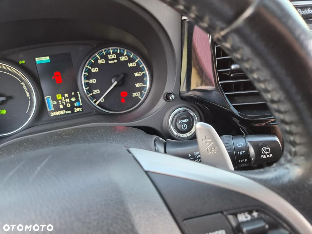 Mitsubishi Outlander 2.0 4WD Top - 34