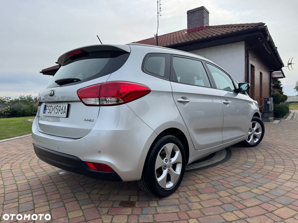 Kia Carens - 8