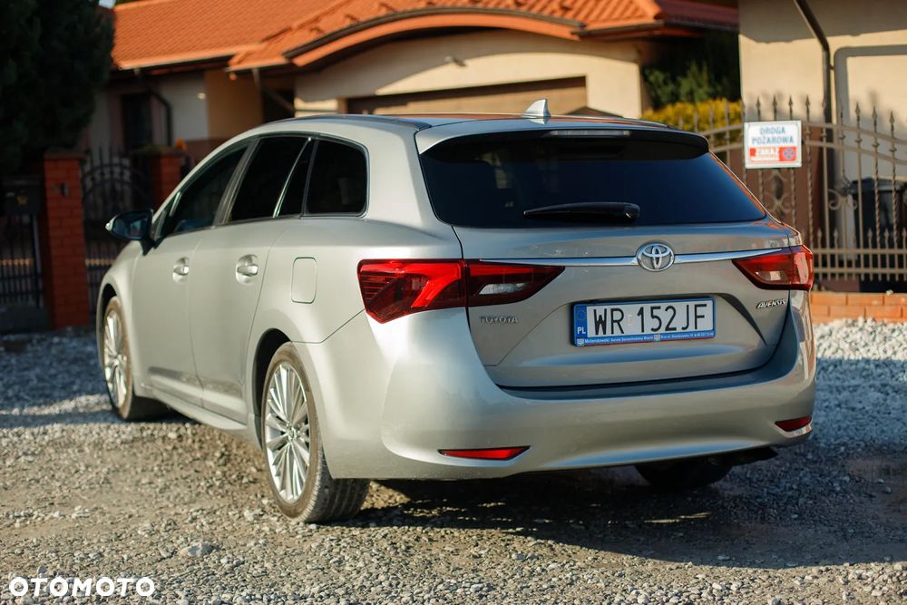 Toyota Avensis 1.8 Executive - 11