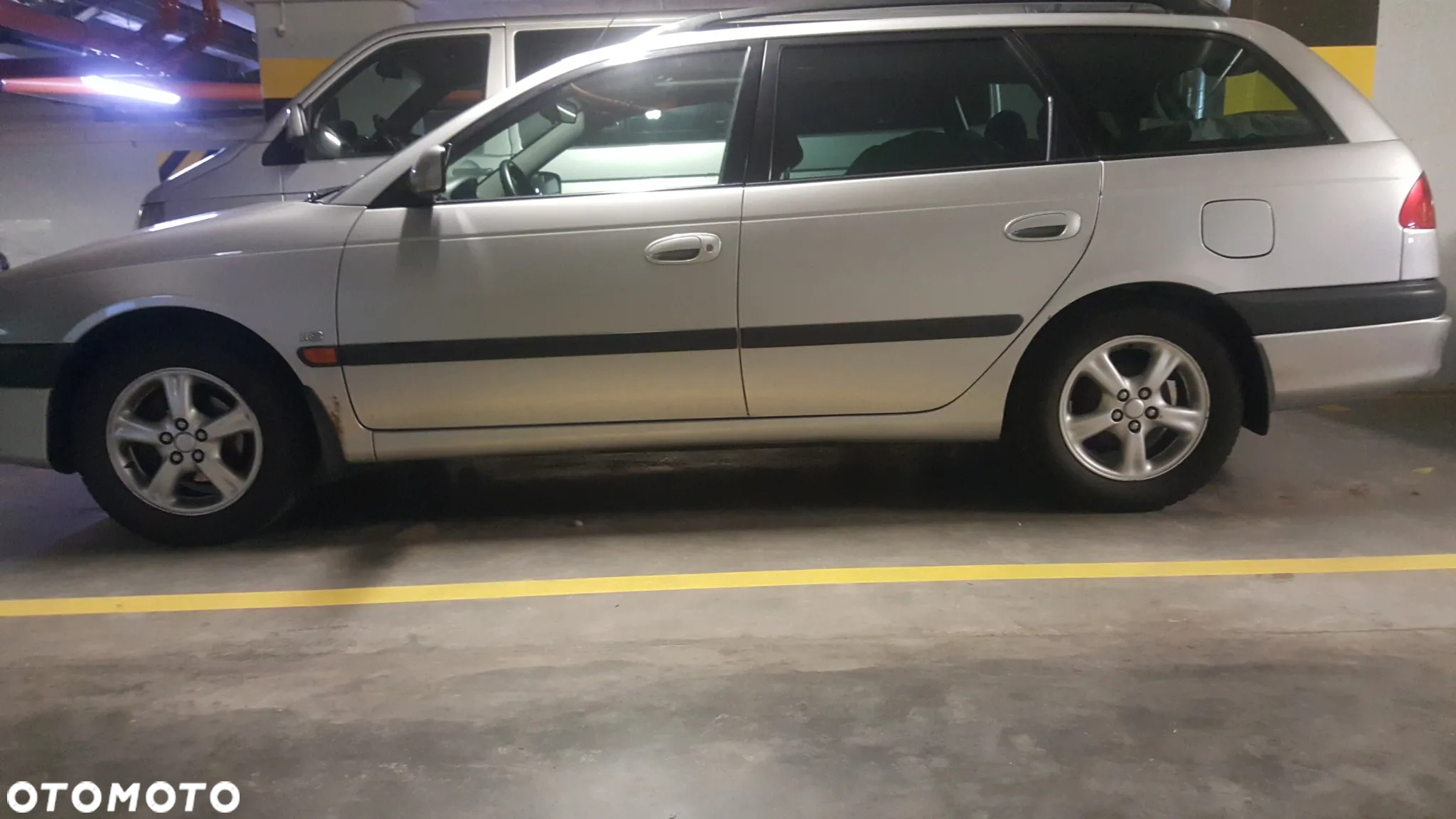 Toyota Avensis 1.8 Sol - 30