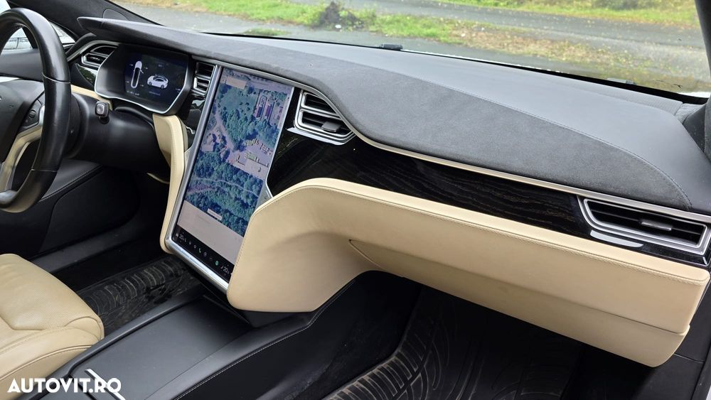Tesla Model S Performance - 17