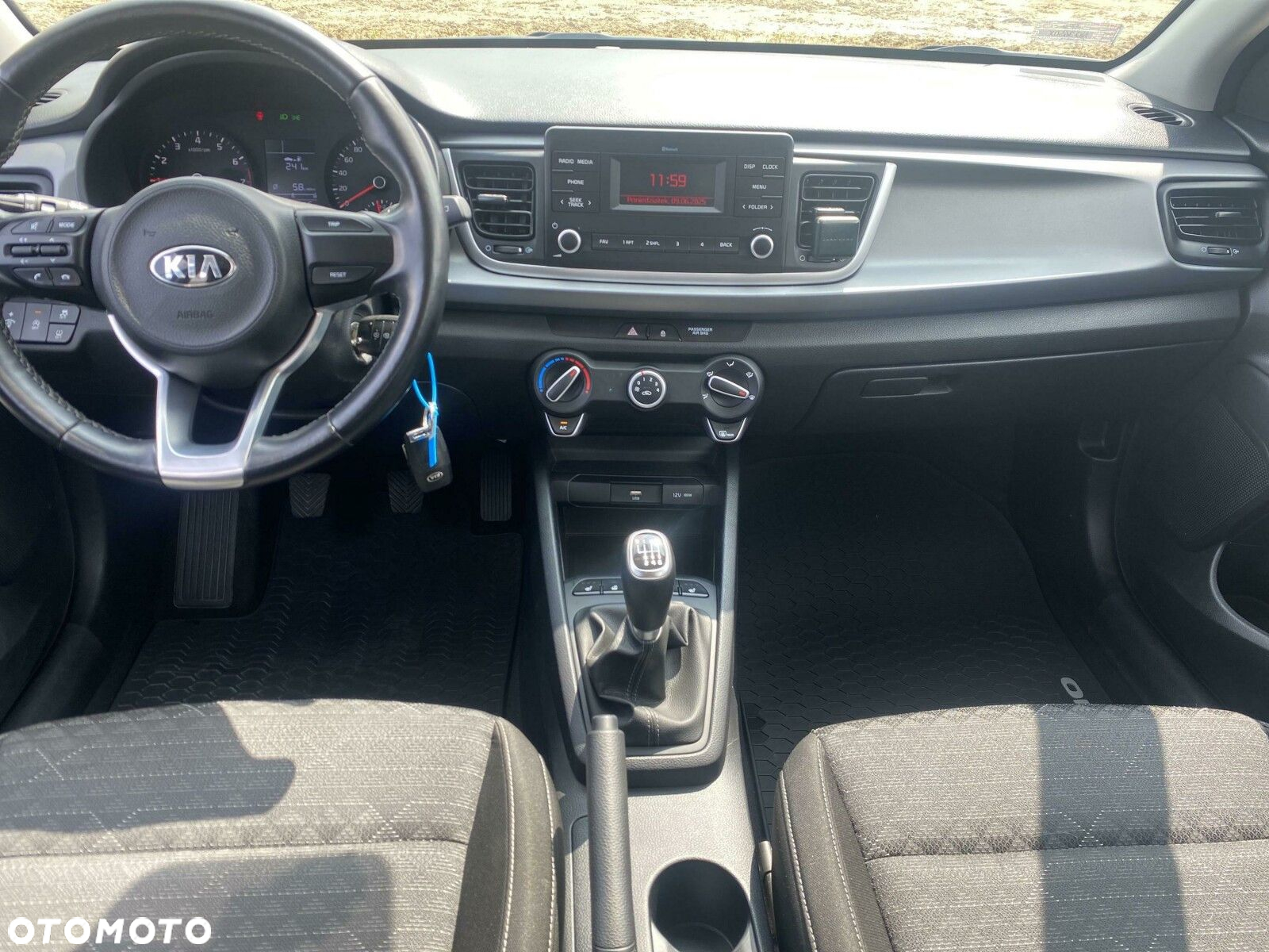 Kia Rio - 11