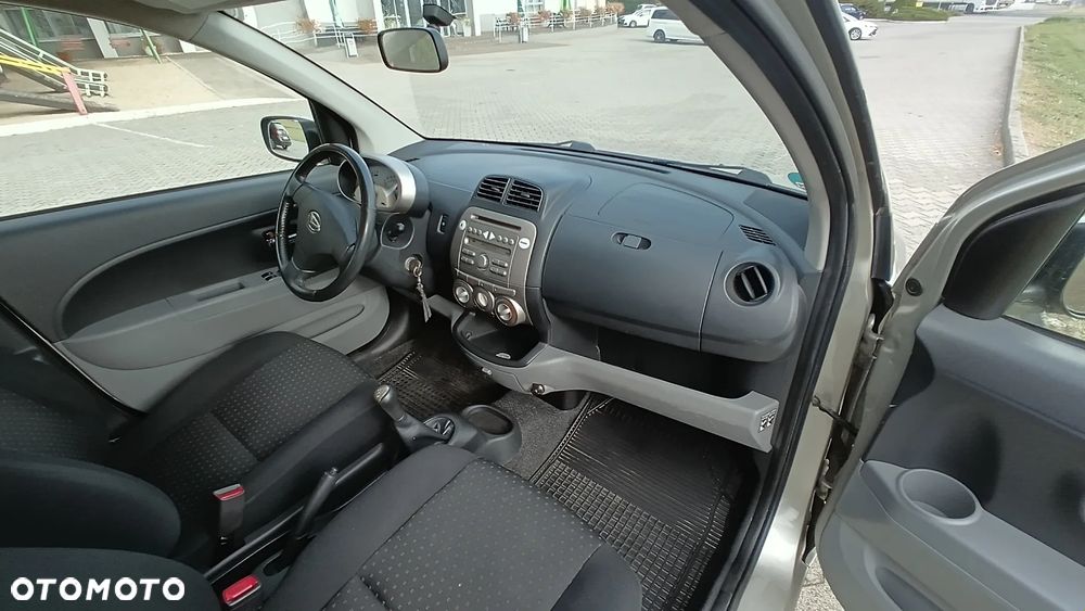 Daihatsu Sirion - 16