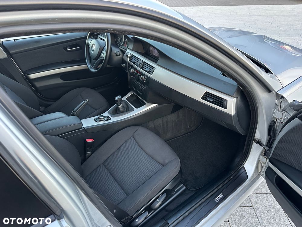 BMW Seria 3 318d - 19