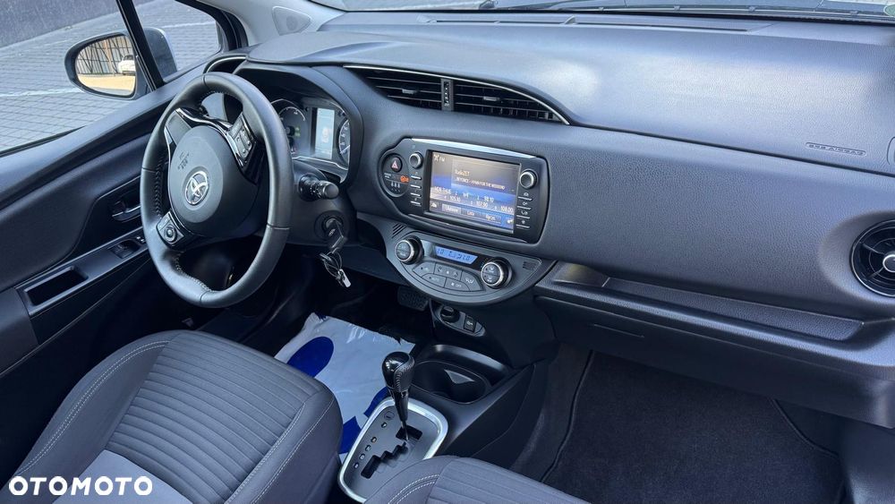 Toyota Yaris Hybrid 100 Business Edition - 15