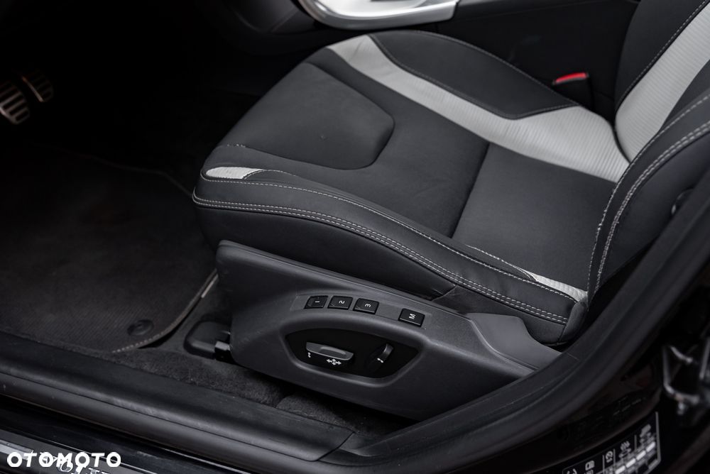 Volvo V60 T5 R-Design - 23