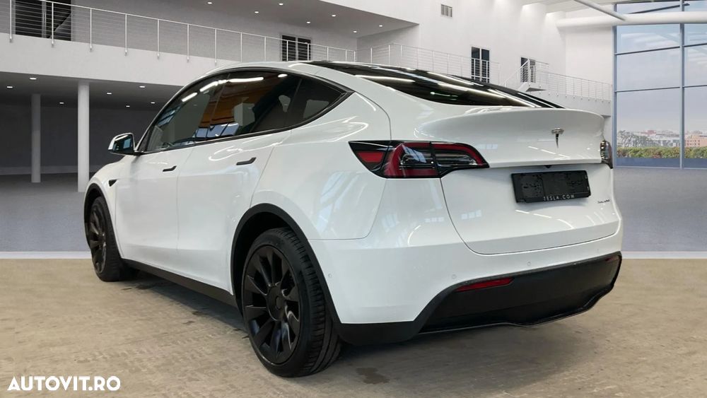 Tesla Model Y Long Range Dual Motor AWD - 5
