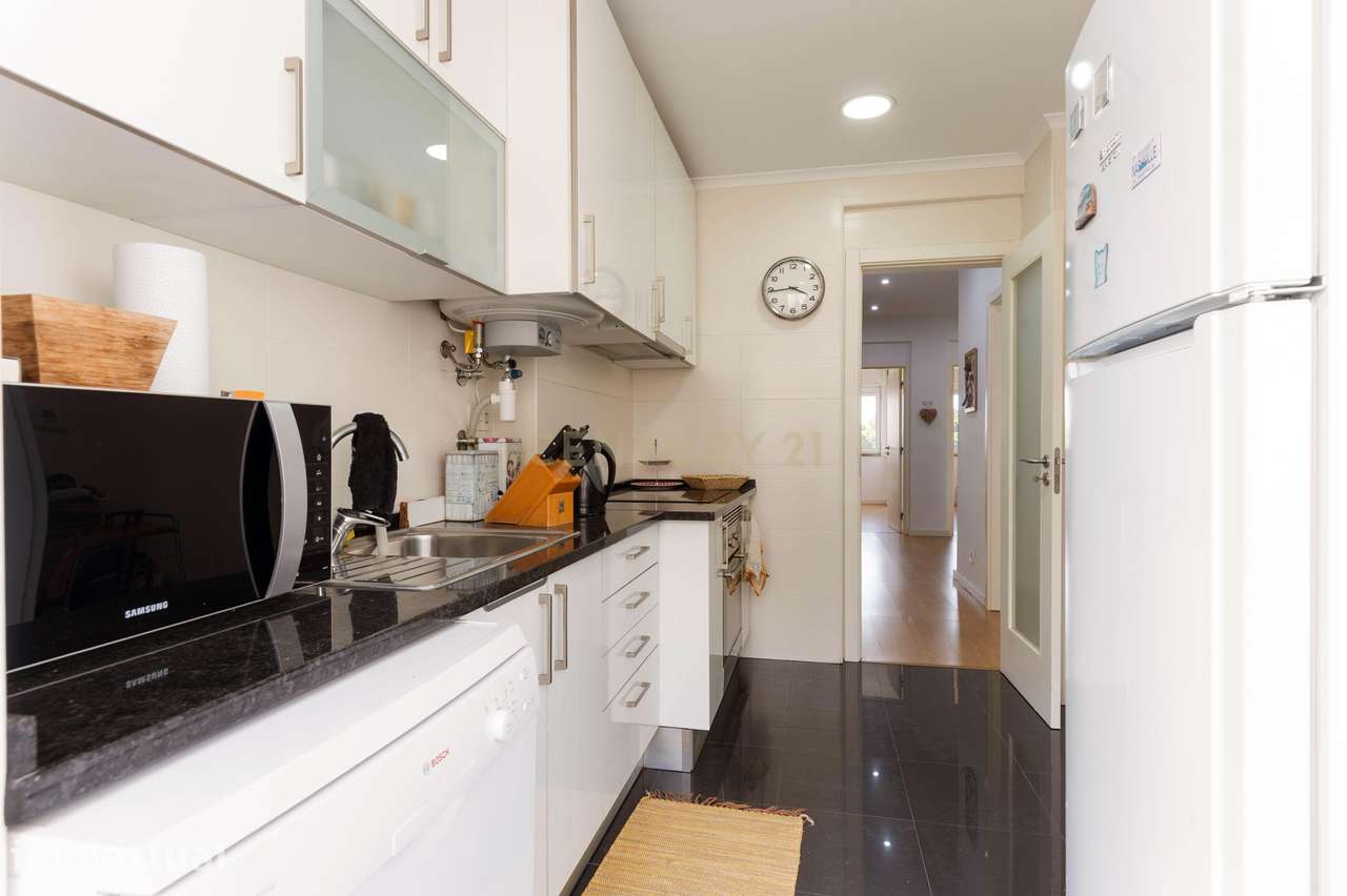 Apartamento T2 – Estrada da Luz - Grande imagem: 2/21