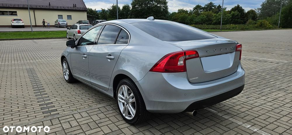 Volvo S60 2011 photo 2