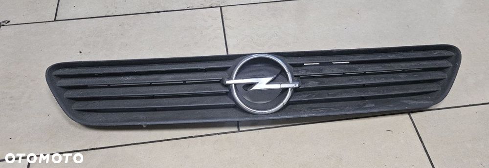 OPEL ASTRA G / II /  GRILL ATRAPA 90588120 - 1
