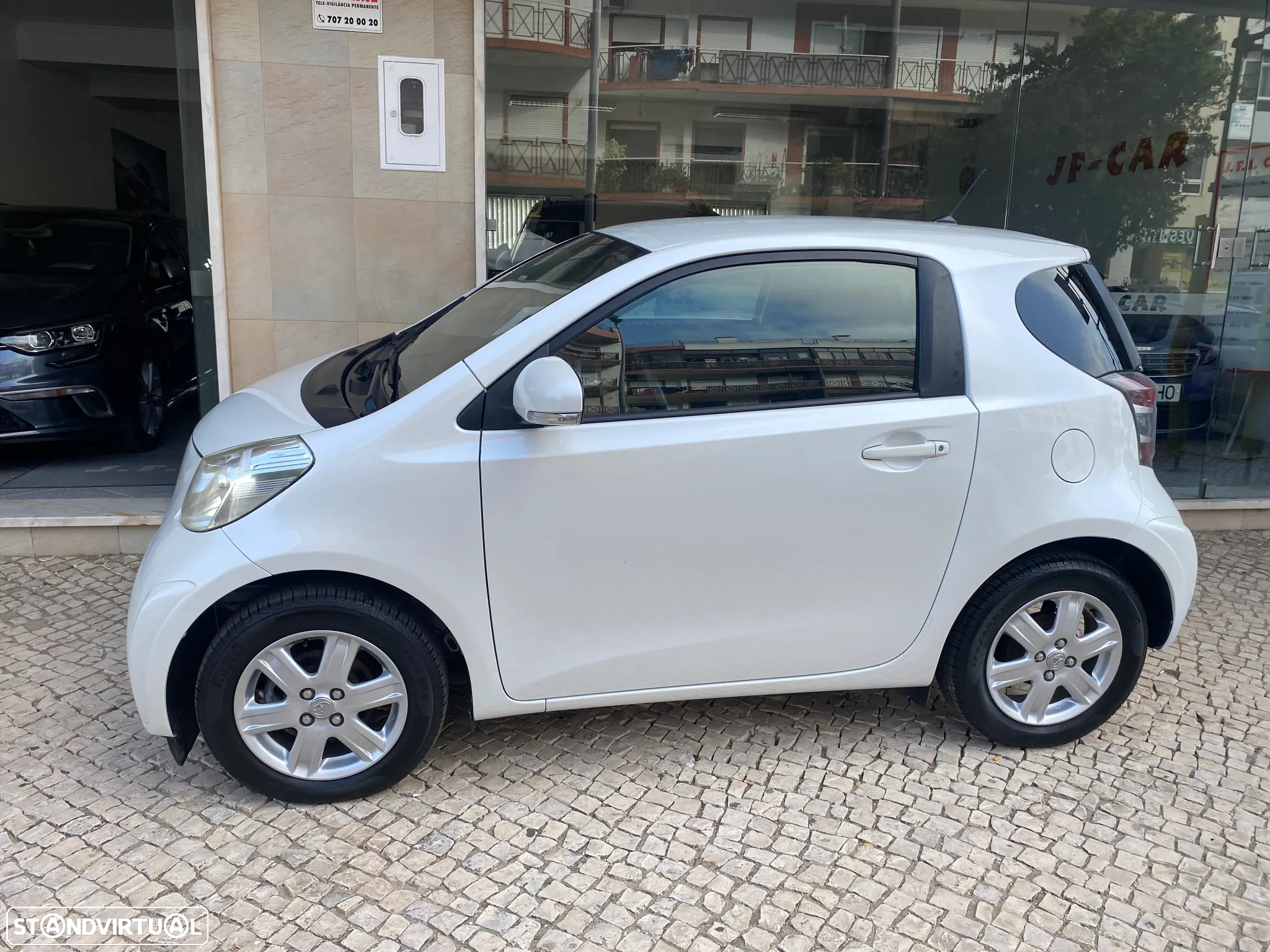 Toyota iQ 1.0 VVT-i - 11